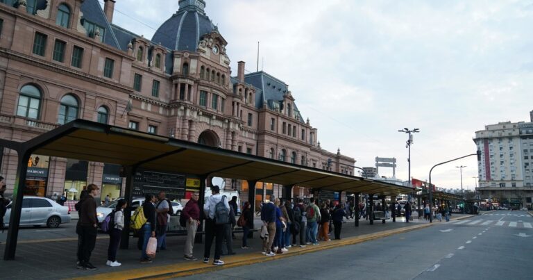 El Gobierno abrió sumarios, con multas millonarias, para la UTA y la Fraternidad por no acatar una conciliación obligatoria