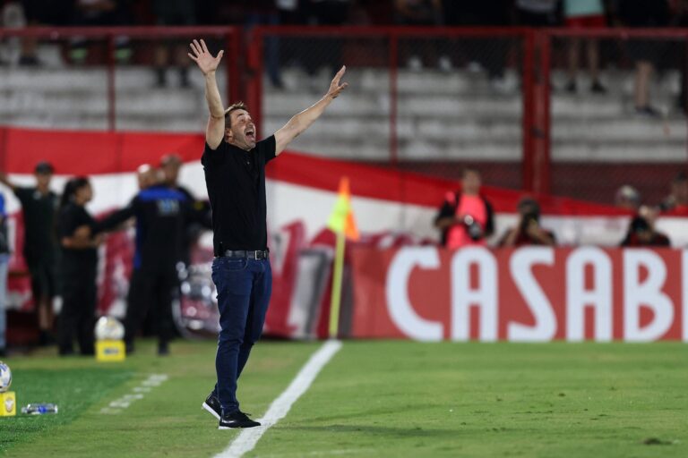 La reacción de Eduardo Coudet con el penal que cobró el árbitro Ramírez en contra de River