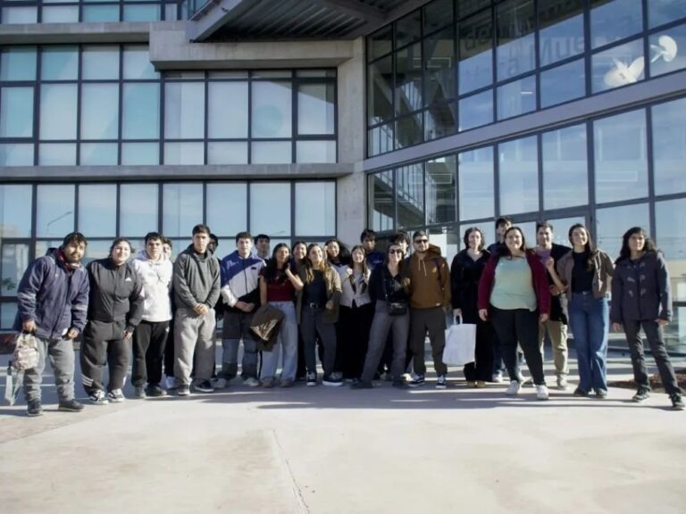 Estudiantes participantes del encuentro formativo de becas Gregorio Álvarez en Neuquén