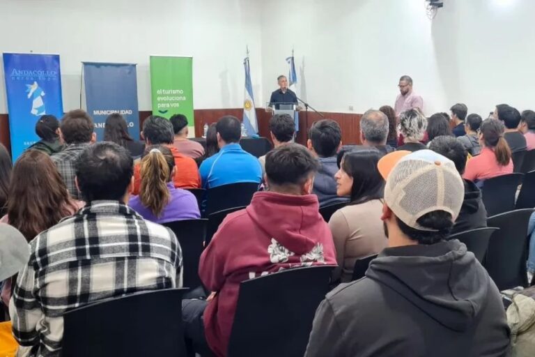 Participantes del curso de Formación en Senderismo en Andacollo