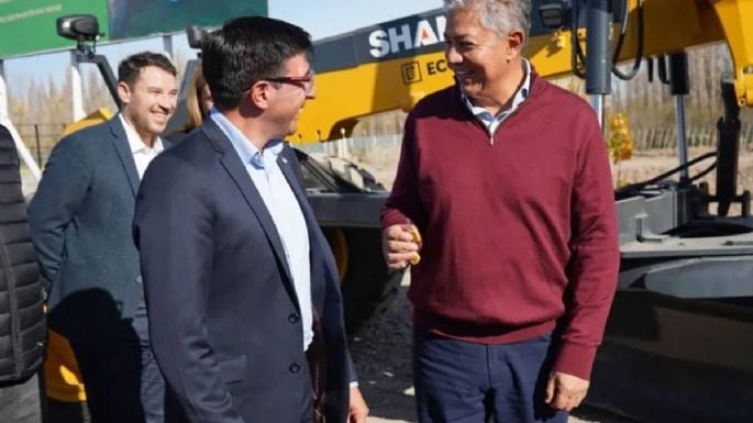 Gobernador Figueroa entrega escrituras en Senillosa