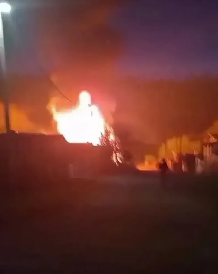 Viviendas destruidas por incendio en El Bolsón