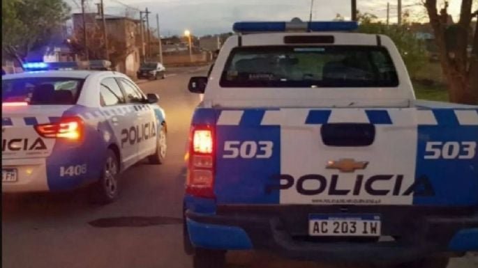Policía en Plaza Huincul durante operativo