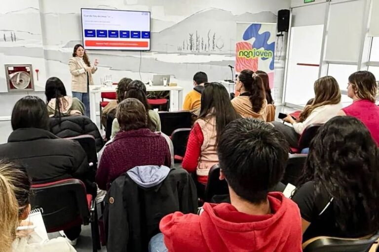 Taller de inteligencia artificial para emprendedores jóvenes en Neuquén
