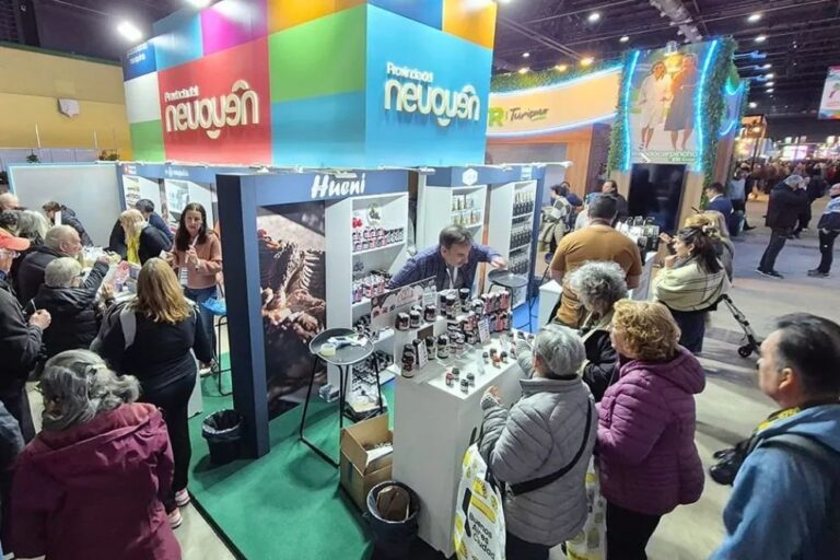 Stand conjunto de Neuquén y Río Negro en la feria Caminos y Sabores